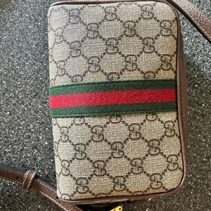 2 month old Gucci purse, bought brand new for $990. Rarely used.